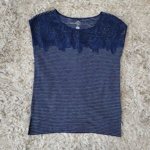 St. John's‎ Bay Cap Sleeve Lace Chest Blue and White Striped Top Women's Medium